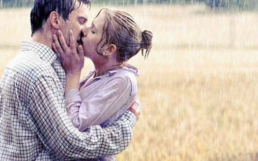 Romantic-love-couple-kiss-in-Rain-image